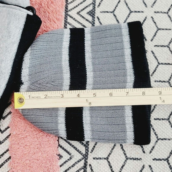 HARRY POTTER HOGWARTS CREST KNIT BEANIE & SCARF COMBO, YOUTH SET - Picture 11 of 11